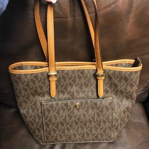 Michael kors jet set pocket tote - used ONCE